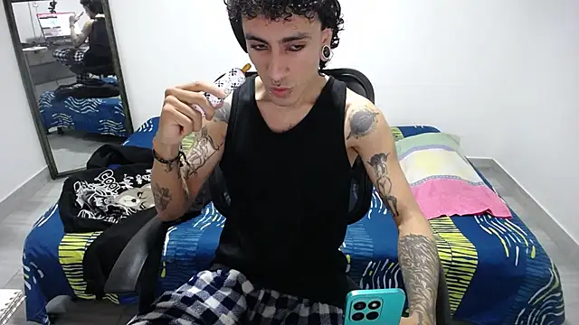 Snapshot of present_the_magic chatting on March 2026 05:52:01 PM present the magic online show from March 2026 05:52:01 PM