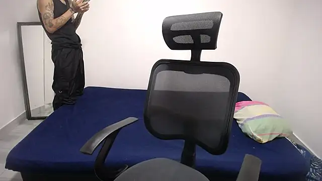 Snapshot of present_the_magic chatting on March 2026 06:45:02 PM present the magic online show from March 2026 06:45:02 PM