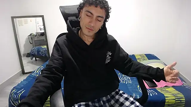 Snapshot of present_the_magic chatting on March 2026 05:35:01 AM present the magic online show from March 2026 05:35:01 AM