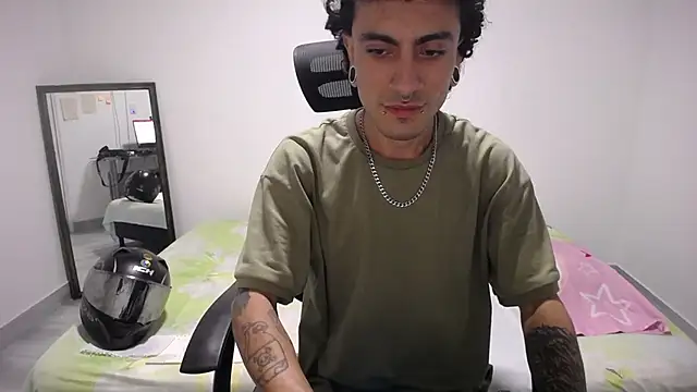 Snapshot of present_the_magic chatting on March 2026 07:09:02 AM present the magic online show from March 2026 07:09:02 AM