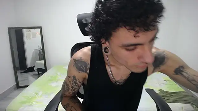 Snapshot of present_the_magic chatting on April 2026 06:11:01 AM present the magic online show from April 2026 06:11:01 AM