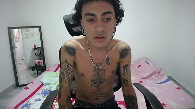 Snapshot of present_the_magic chatting on April 2026 02:29:02 PM present the magic online show from April 2026 02:29:02 PM