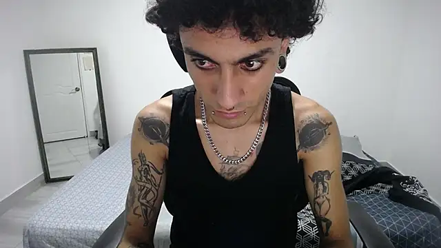 Snapshot of present_the_magic chatting on April 2026 06:19:01 AM present the magic online show from April 2026 06:19:01 AM