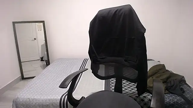 Snapshot of present_the_magic chatting on April 2026 05:34:02 AM present the magic online show from April 2026 05:34:02 AM