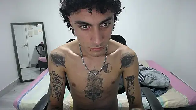 Snapshot of present_the_magic chatting on April 2026 04:57:01 AM present the magic online show from April 2026 04:57:01 AM