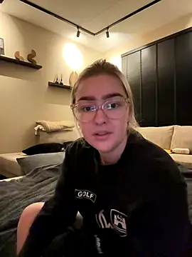 Snapshot of xX_HotCouple_Xx chatting on December 2024 09:28:01 PM xX HotCouple Xx online show from December 2024 09:28:01 PM