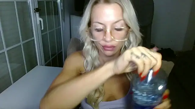 JuicyJanexo online show from August 2026 04:12:02 AM