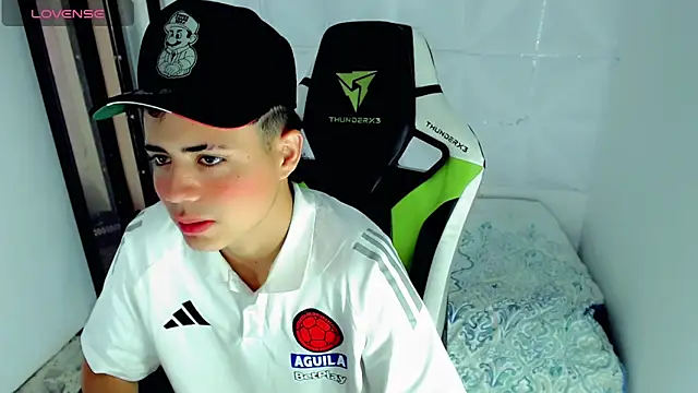 Snapshot of bby_santi chatting on December 2024 01:22:01 PM bby santi online show from December 2024 01:22:01 PM