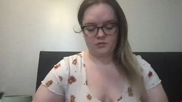 honeyyy24 online show from October 2025 06:25:02 PM