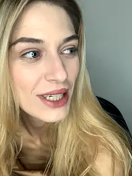 Lolitaxlola online show from November 2025 09:09:02 PM