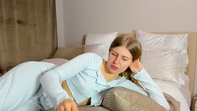 kirraa  online show from November 2025 07:34:02 PM