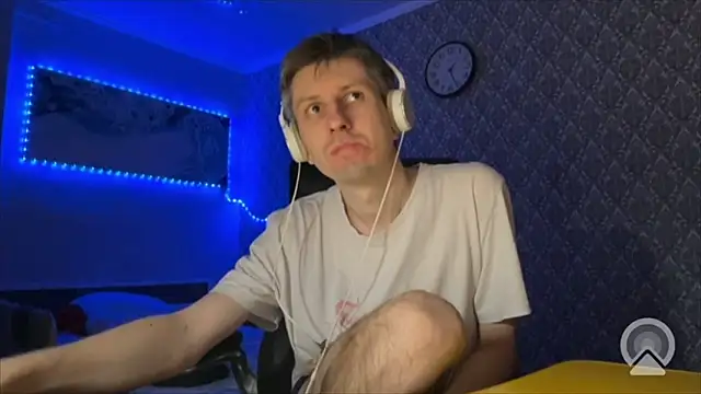 Aki-Laky online show from April 2026 08:28:02 PM