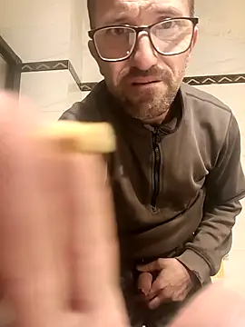 Porco81cazzo online show from December 2025 03:32:01 PM