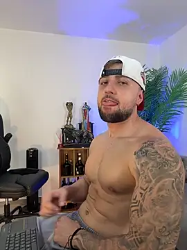 OwenMaximus814 online show from October 2025 07:03:02 PM