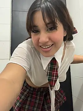 Snapshot of melyescobar chatting on March 2026 03:33:01 AM melyescobar online show from March 2026 03:33:01 AM