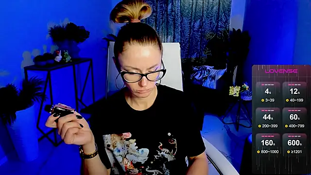 Snapshot of LadyIzabel chatting on October 2025 08:48:01 AM LadyIzabel online show from October 2025 08:48:01 AM