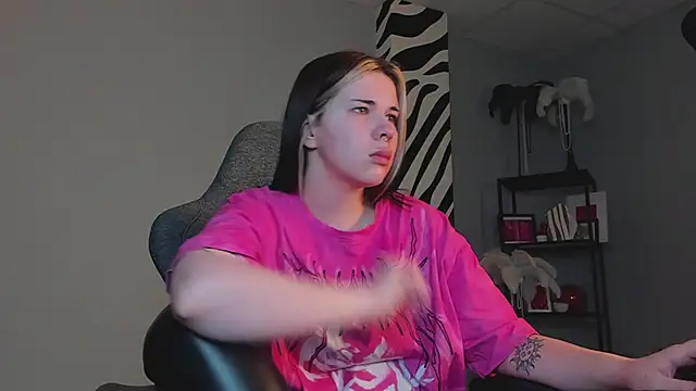 AliceSunday online show from December 2025 03:12:02 AM