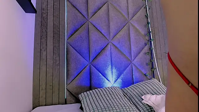 BriaConner  online show from November 2025 01:40:02 AM