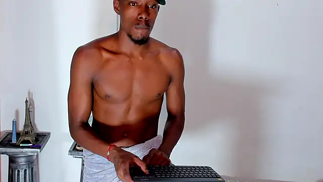 Snapshot of Darick_brown chatting on December 2024 02:48:02 PM Darick brown online show from December 2024 02:48:02 PM