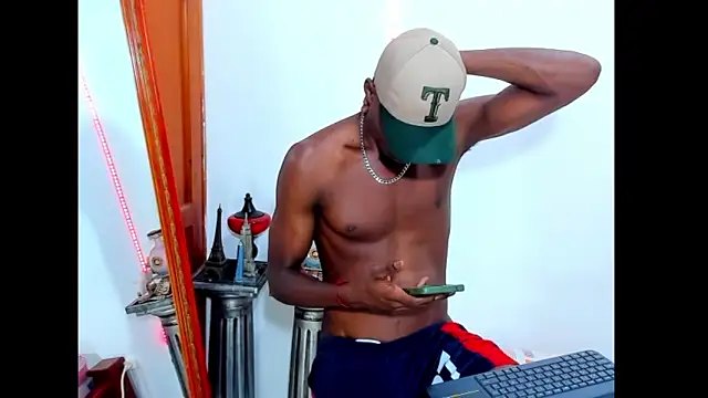 Snapshot of Darick_brown chatting on March 2025 10:26:01 PM Darick brown online show from March 2025 10:26:01 PM