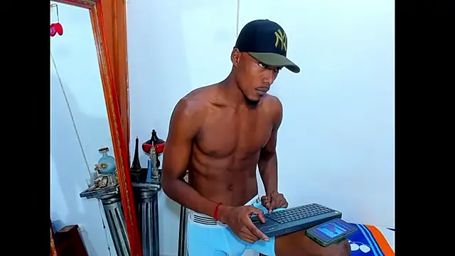 Snapshot of Darick_brown chatting on March 2025 05:24:02 PM Darick brown online show from March 2025 05:24:02 PM