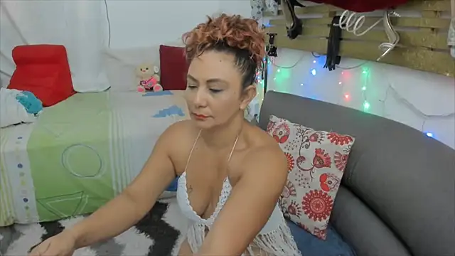 KeiraQuen online show from September 2025 05:18:02 PM