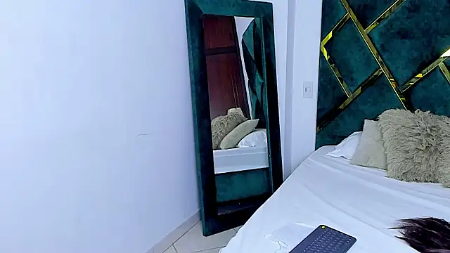 Snapshot of Criss_Ariana chatting on February 2025 02:54:02 PM Criss Ariana online show from February 2025 02:54:02 PM