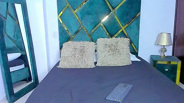 Snapshot of Criss_Ariana chatting on February 2025 12:02:02 PM Criss Ariana online show from February 2025 12:02:02 PM