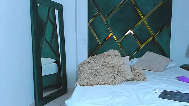 Snapshot of Criss_Ariana chatting on March 2025 03:59:01 PM Criss Ariana online show from March 2025 03:59:01 PM