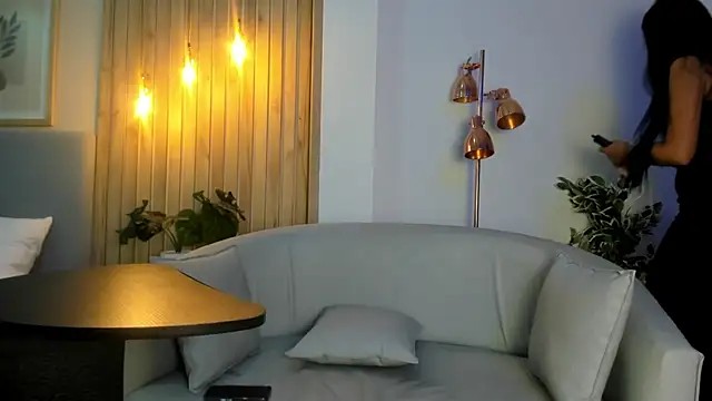 AriRobert  online show from September 2025 04:44:01 AM