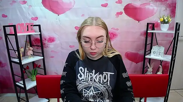 BeatriceFly online show from March 2026 01:30:01 PM