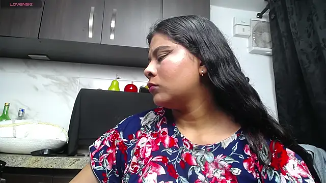 Snapshot of iniyalaboni chatting on September 2025 08:09:02 PM iniyalaboni online show from September 2025 08:09:02 PM