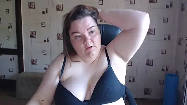 Snapshot of TasyaBigTTs chatting on June 2026 03:27:01 PM TasyaBigTTs online show from June 2026 03:27:01 PM