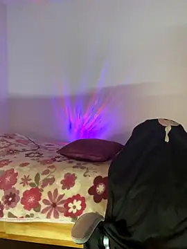 emiily15   online show from September 2025 06:54:01 PM