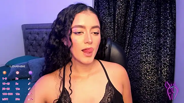 Snapshot of Adhara-zanne chatting on November 2025 09:06:01 PM Adhara-zanne online show from November 2025 09:06:01 PM