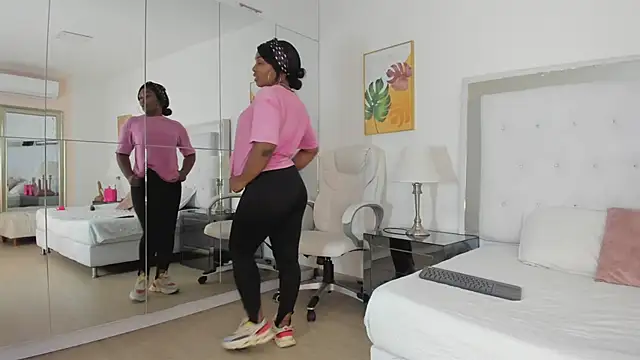 Isla Scott online show from April 2026 11:34:01 AM