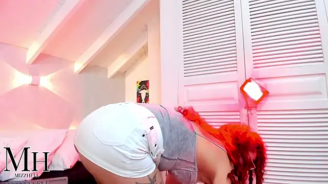 MizzHell online show from November 2025 12:45:02 PM