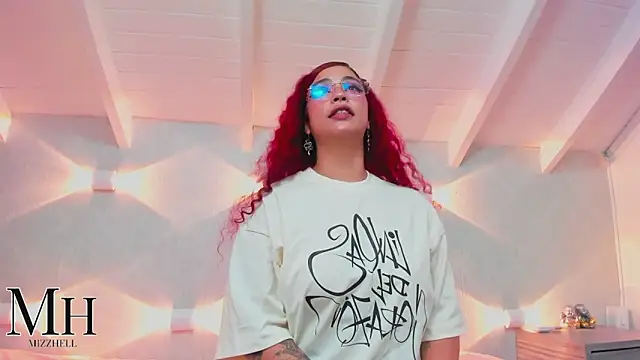 Snapshot of MizzHell chatting on February 2026 04:02:01 AM MizzHell online show from February 2026 04:02:01 AM