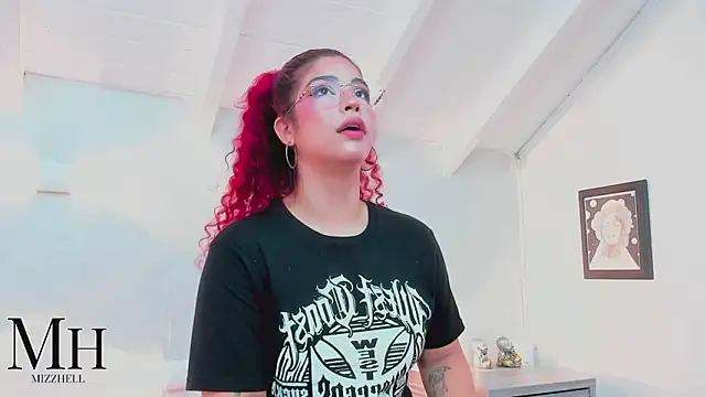 Snapshot of MizzHell chatting on February 2026 04:21:02 AM MizzHell online show from February 2026 04:21:02 AM