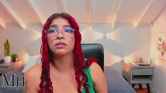 Snapshot of MizzHell chatting on March 2026 03:54:02 AM MizzHell online show from March 2026 03:54:02 AM