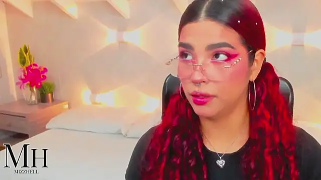 Snapshot of MizzHell chatting on April 2026 03:48:01 AM MizzHell online show from April 2026 03:48:01 AM