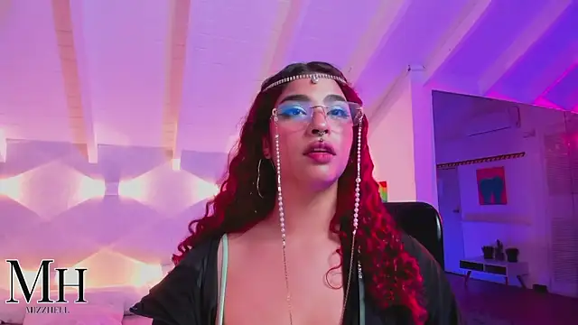 Snapshot of MizzHell chatting on April 2026 08:40:01 AM MizzHell online show from April 2026 08:40:01 AM