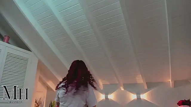 Snapshot of MizzHell chatting on April 2026 03:44:02 AM MizzHell online show from April 2026 03:44:02 AM