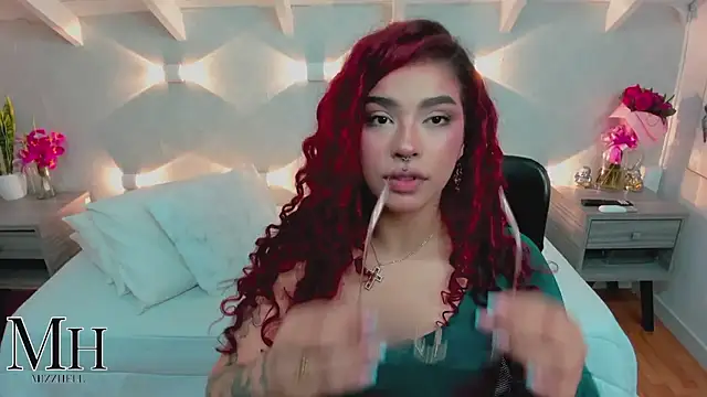 Snapshot of MizzHell chatting on April 2026 03:45:01 AM MizzHell online show from April 2026 03:45:01 AM