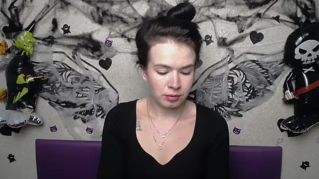 JasmineKouch online show from October 2025 06:09:01 PM