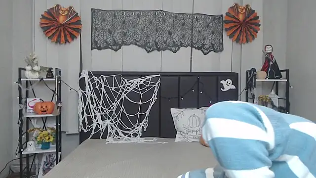 EmiliaGree online show from October 2025 05:04:02 AM