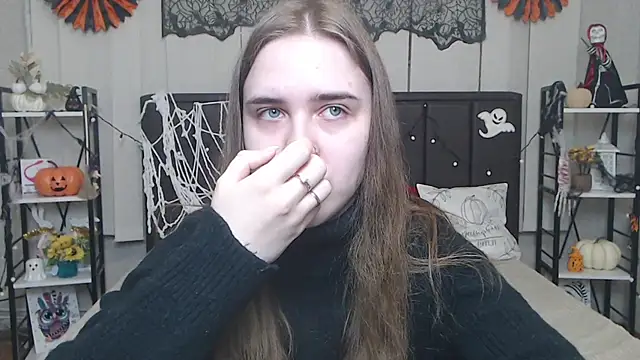 LauraHlot online show from November 2025 06:39:01 PM