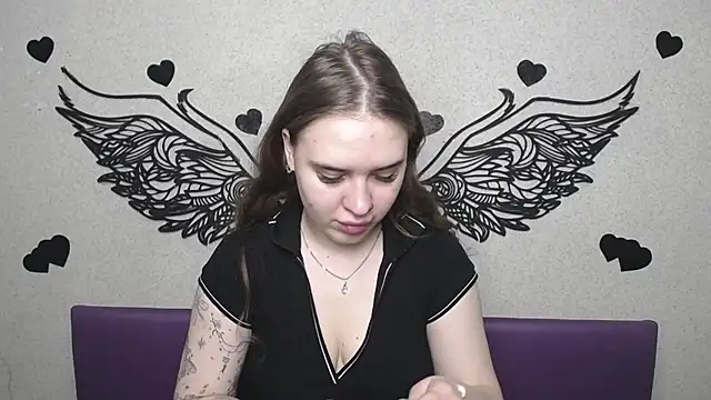 LauraHlot online show from April 2026 05:38:02 PM