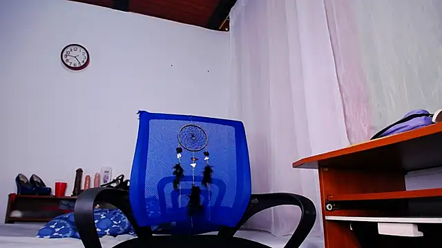 anyaadamss online show from February 2025 06:33:01 AM