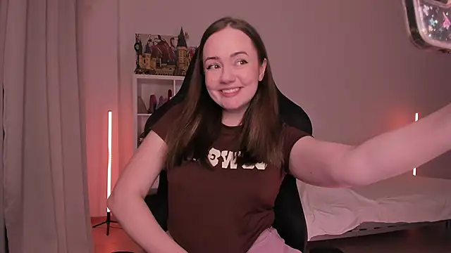 WalkingGirl online show from February 2025 06:56:01 PM